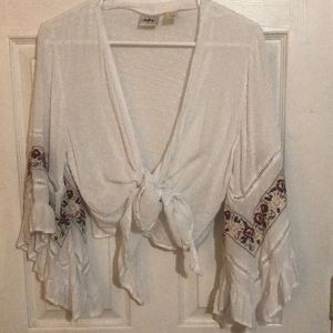 Daytrip white and embroidered wrap